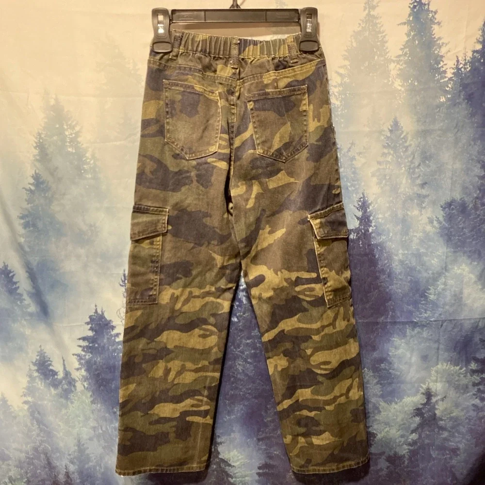 JEANS Youth Camouflage Cargo Pants - SZ 12-13Y